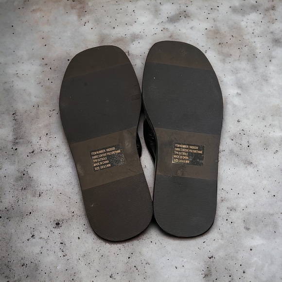 Torrid Super Comfy Black Thong Sandals Size8.5WW - Picture 10 of 10